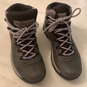 Columbia Women’s Newton Ridge Hiking Boots